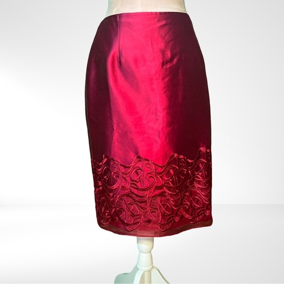 Kay Unger Dresses & Skirts - KAY UNGER EUC Silk Blend Holiday Skirt Knee Length with Lacey Hem Detail Size 6‍